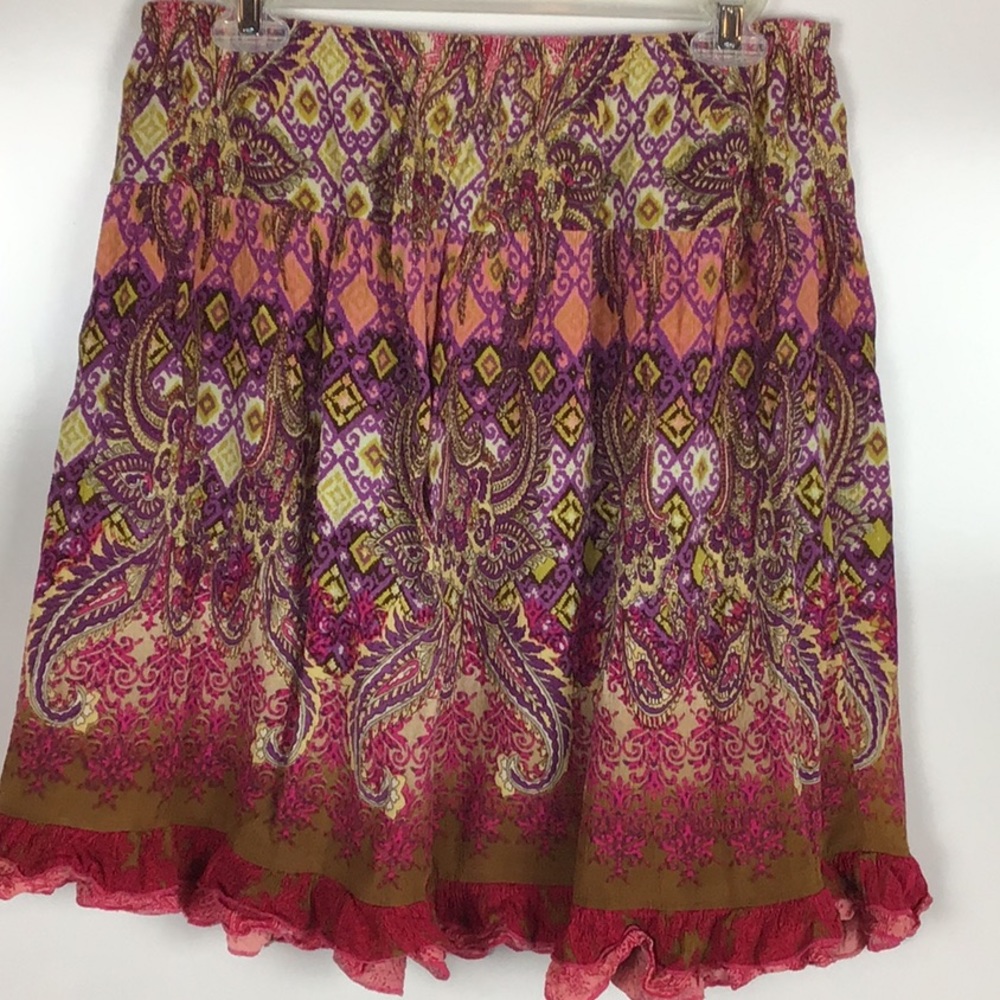 Dress barn, women’s skirt with ruffles.